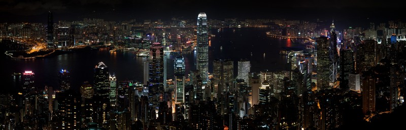 Вид на город ночью с множеством огней (виктория пик, victoria peak, городской пейзаж, город, метрополия)