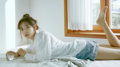 Kim Se-jeong's Solo Debut: Serene Moments by the Window