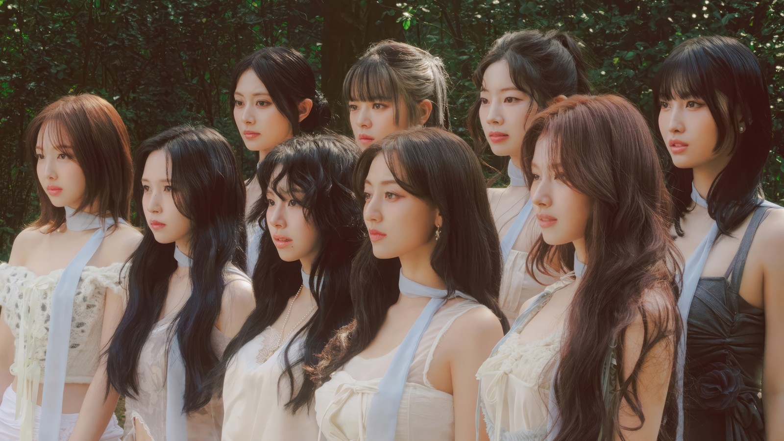 Gros plan d'un groupe de femmes se tenant côte à côte (deux fois, 트와이스, coréen, groupe de filles, k pop)