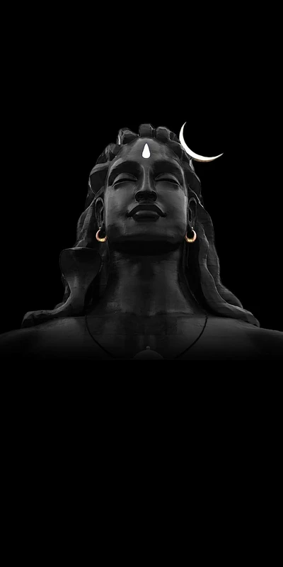 Majestuosa estatua negra de Yogi Shiva con luna creciente que simboliza la iluminación y la espiritualidad