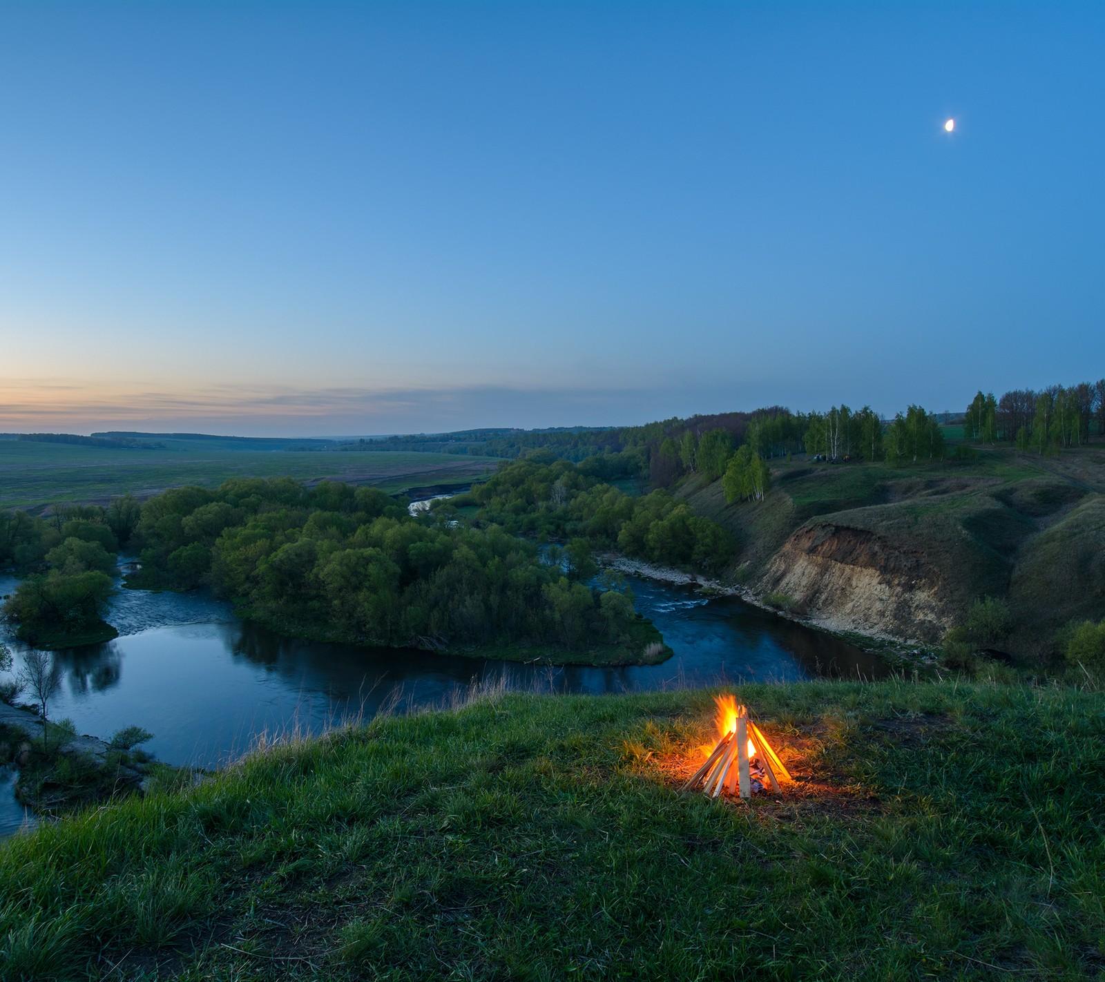 Lade 2015, lager, feuer, landschaft, natur Hintergrund herunter