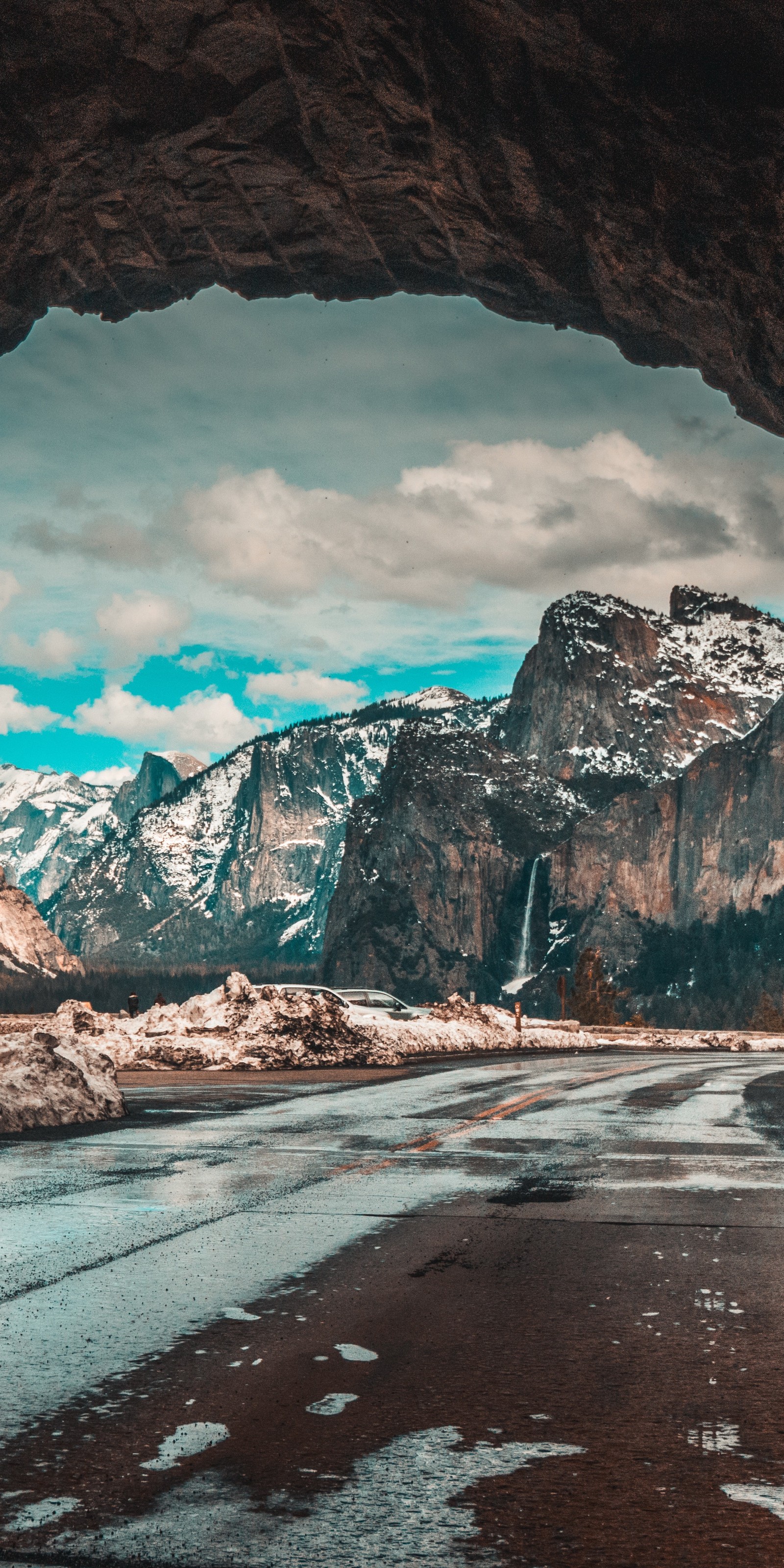 Вид на гору из пещеры (национальный парк йосемити, долина йосемити, yosemite valley, полукруглый купол, эль капитан)