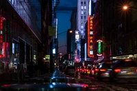 Paisaje urbano nocturno vibrante con rascacielos y monumentos iluminados