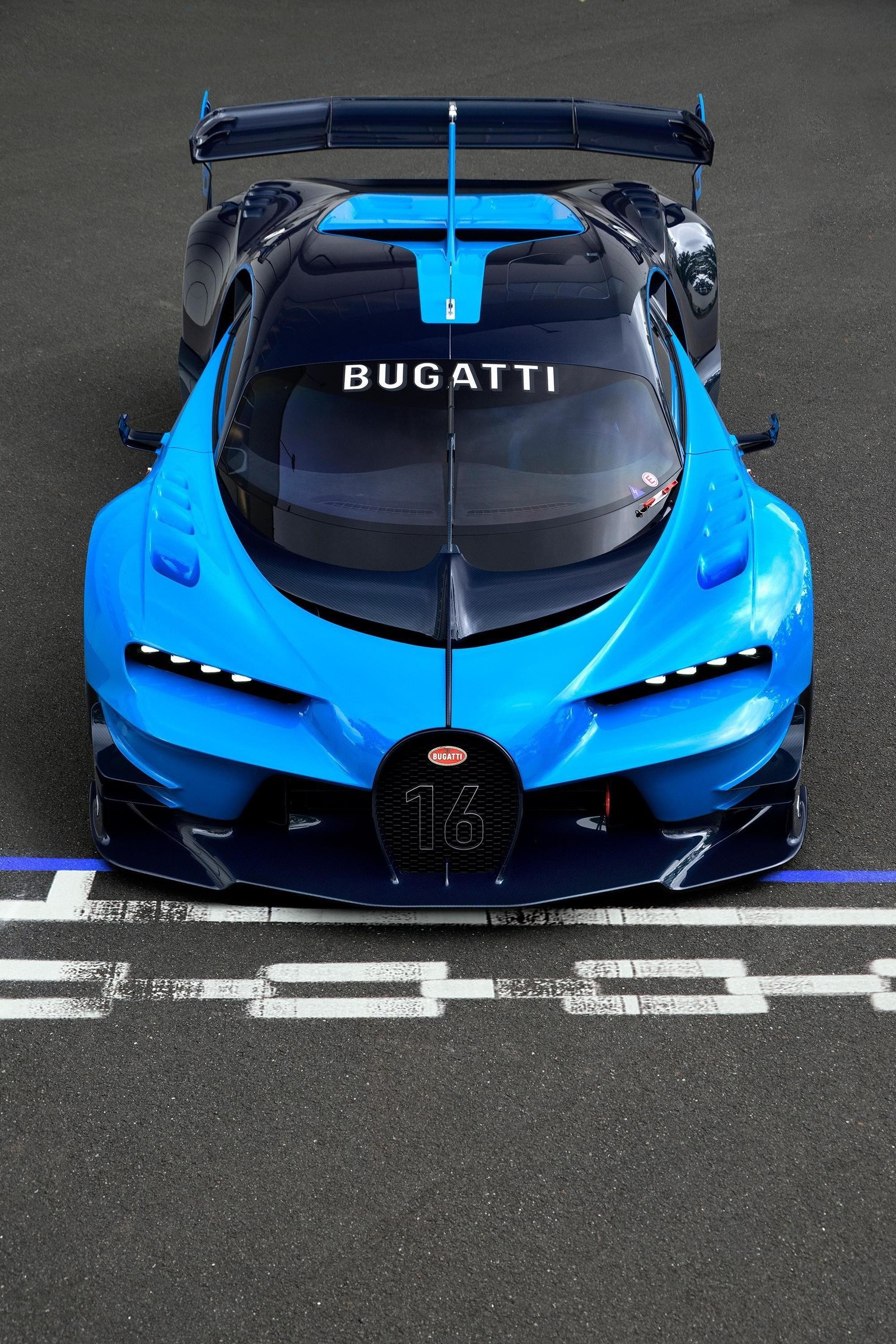 Nahaufnahme eines bugatti-autos auf der rennstrecke (bugatti veyron, auto, veyron)