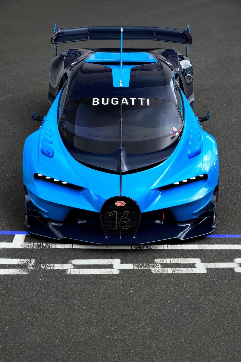 Крупный план автомобиля bugatti на гоночной трассе (bugatti veyron, машина, вейрон, veyron)