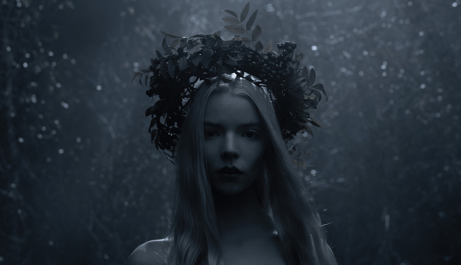 Арабская женщина с венком из листьев на голове (аня тейлор джой, anya taylor joy, olga of the birch forest, северянин, фильмы 2022)