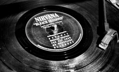 Nirvana Bleach Сессии: Монохромная дань уважения гранжу и панк-року