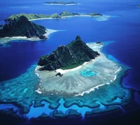 Îles tropicales époustouflantes entourées de récifs coralliens vibrants et d'eaux bleues claires