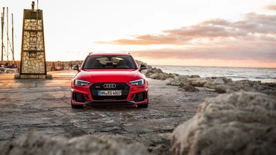 Audi RS 6 припаркован у моря на закате, демонстрируя свой яркий дизайн и смелое присутствие.