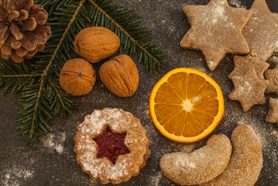 Uma arrumação festiva de biscoitos de Natal, incluindo biscoitos em forma de estrela e um doce recheado com geleia, acompanhado de nozes, fatias de cítricos e ramos de pinheiro, evocando uma cena acolhedora de cozinha de feriado.