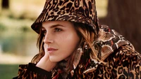 Emma Watson dans une séance photo de mode avec imprimé léopard