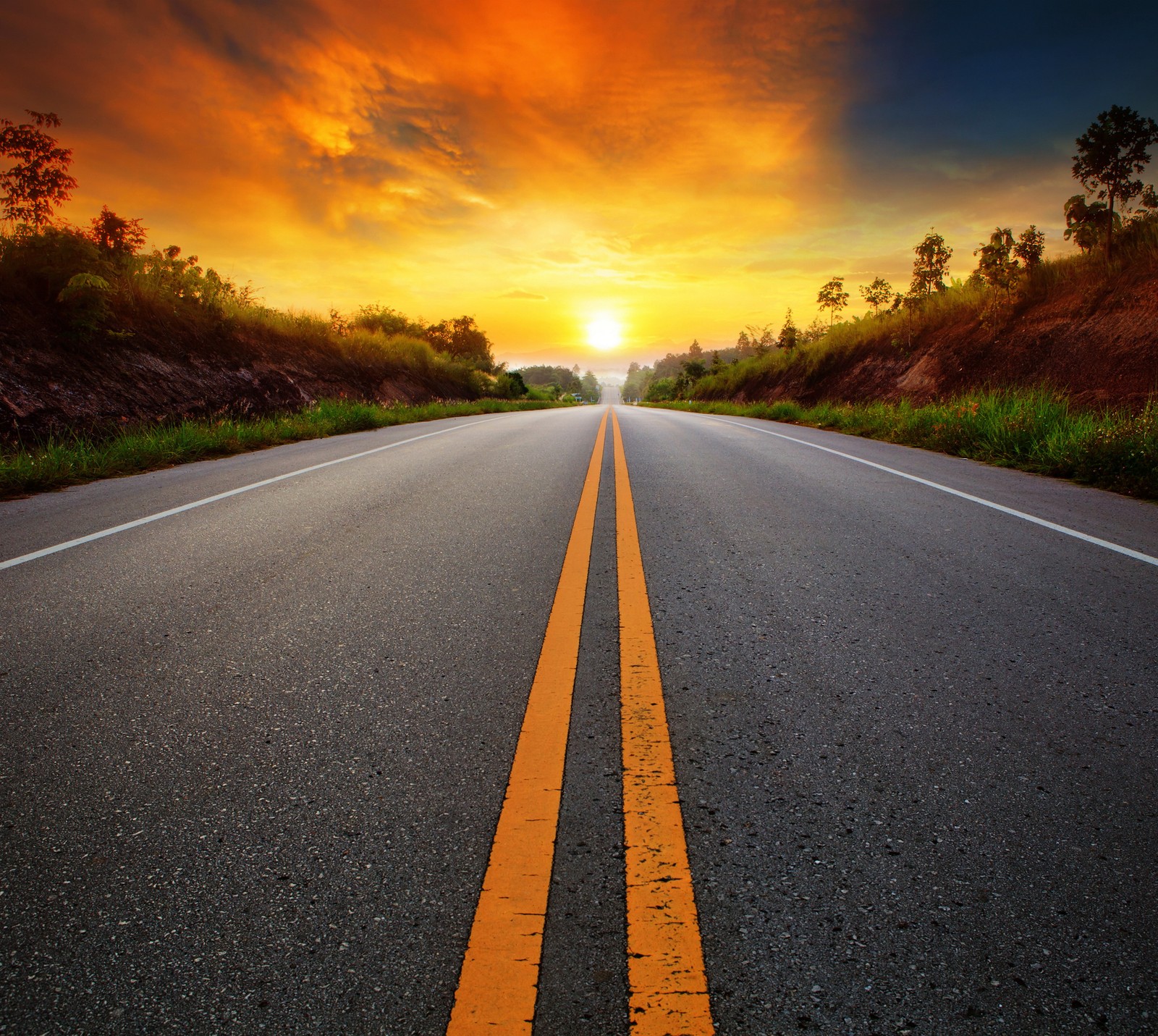 Arafed road with yellow lines leading into the distance (nature, road, sunset, sunshine)