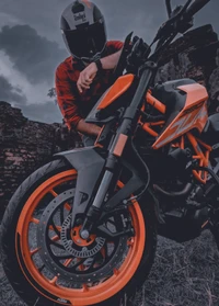 KTM Duke 390: Liberando potência em ousado laranja e preto