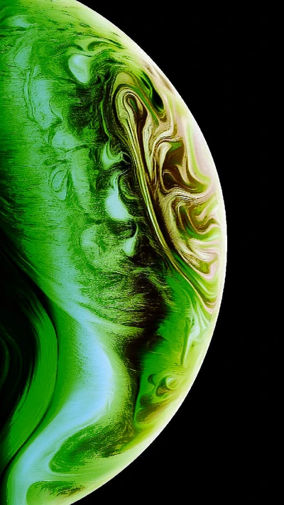 Redemoinhos abstratos em verde e dourado que se assemelham a um planeta, exibindo dinâmicas fluidas vibrantes.