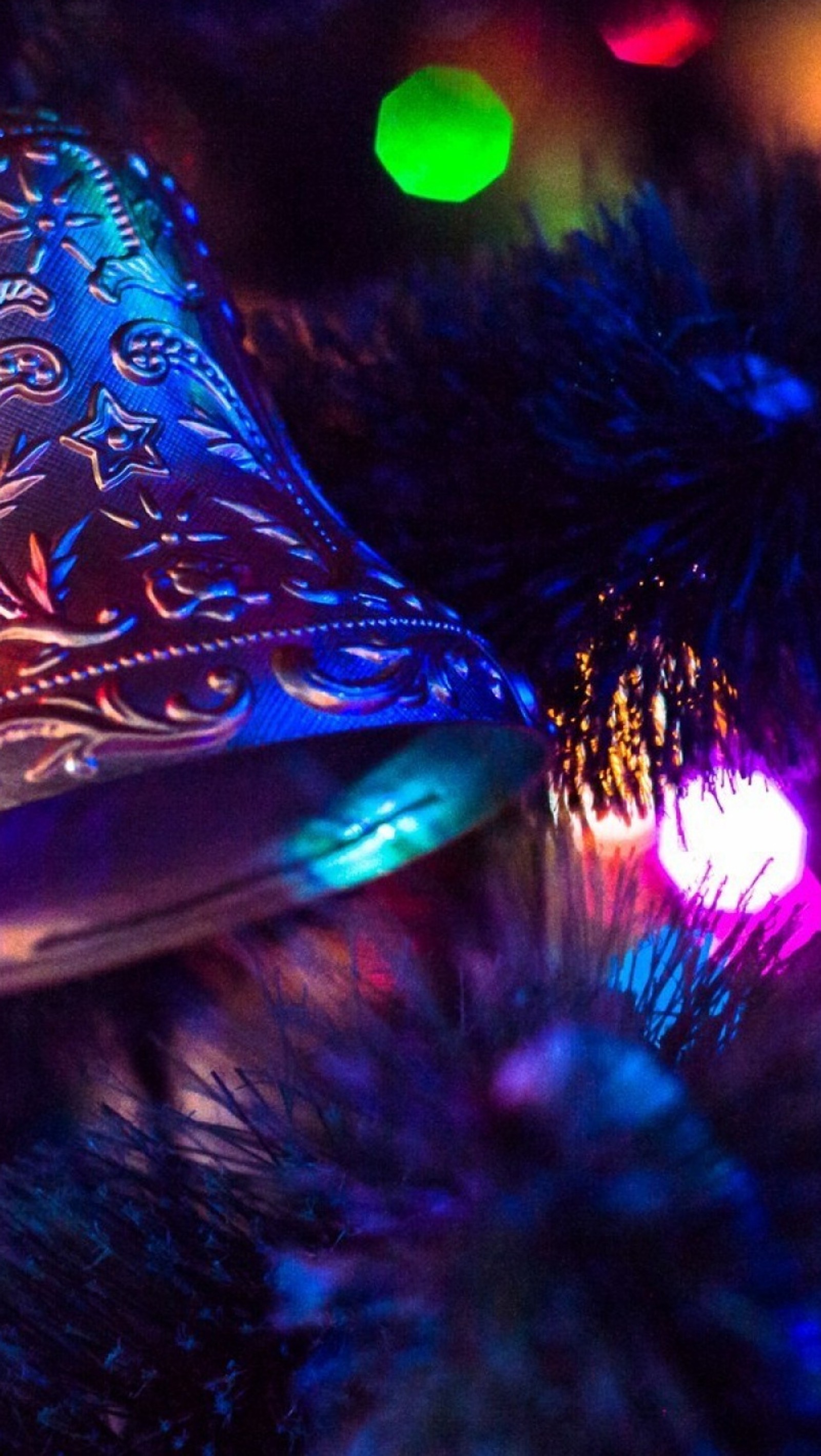 A close up of a bell on a christmas tree with lights (christmas, decoration, macro)