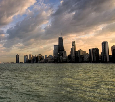 Horizonte de Chicago ao pôr do sol: Uma mistura de arquitetura urbana e natureza