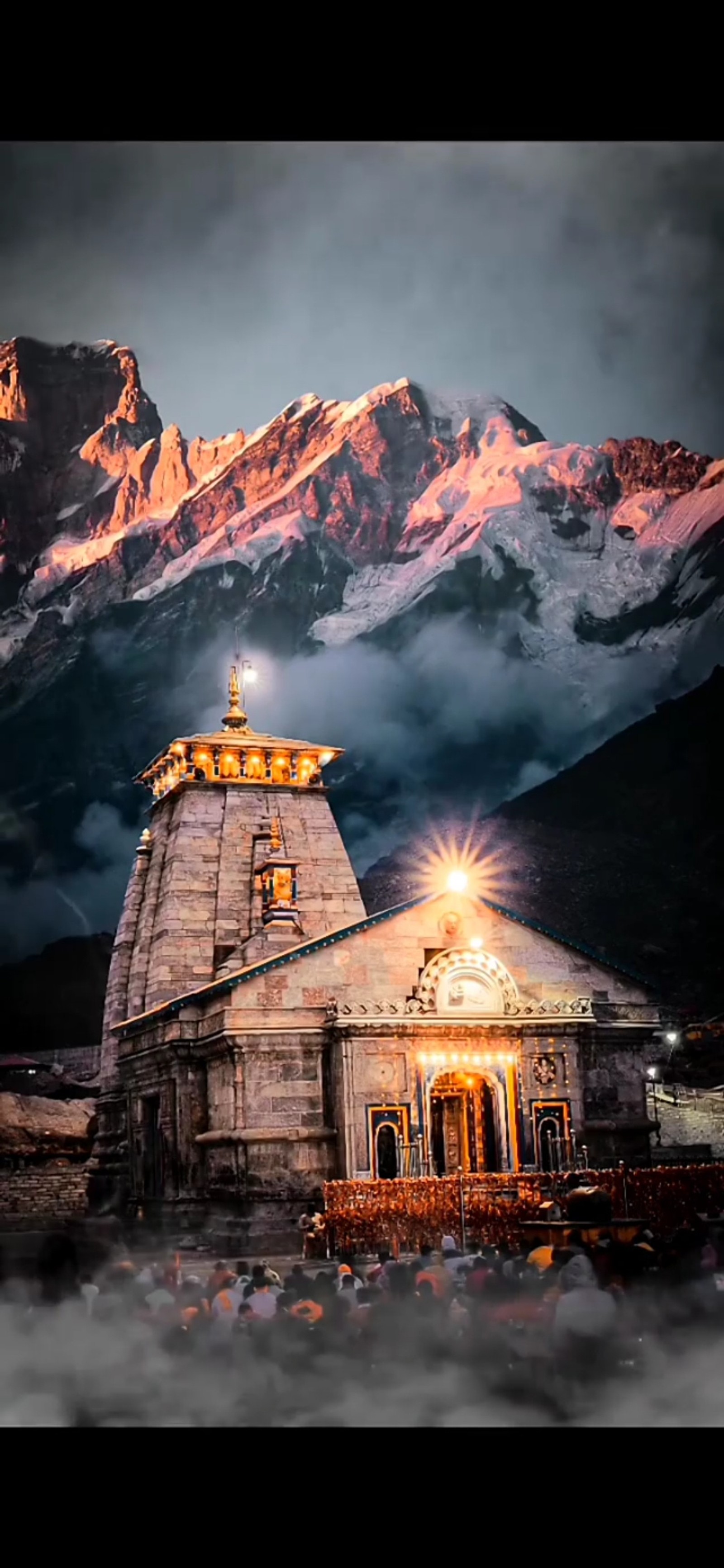 Arafed temple in the mountains with a mountain in the background (heaven, kedarnath, nature)