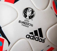 Bola oficial Adidas UEFA Euro 2016 na França