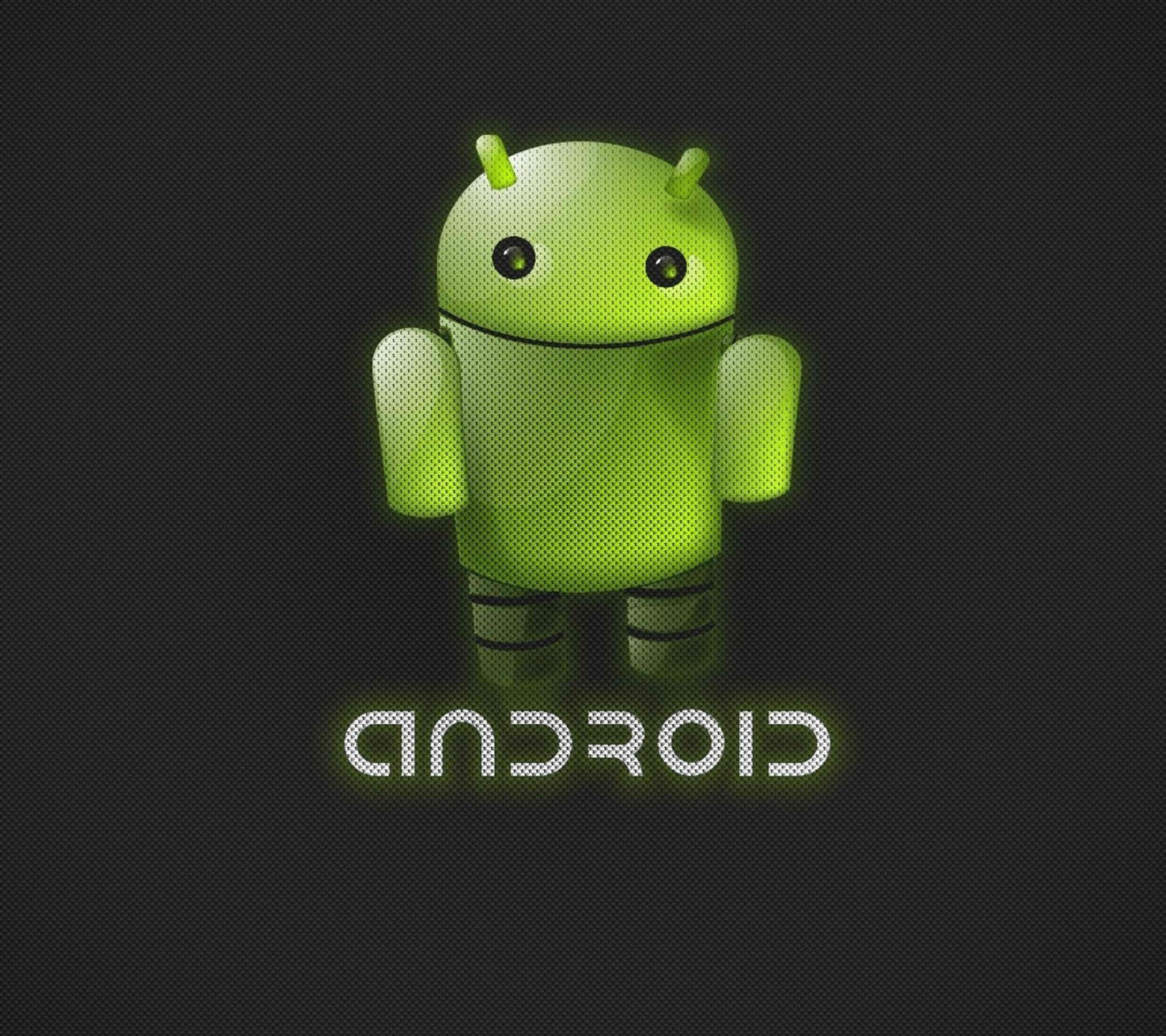 Um close de um robô android verde com a palavra android nele (andro, android)