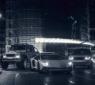 Luxe nocturne : Lamborghini et Range Rover dans un cadre urbain