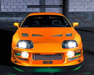 Leuchtend orangefarbener Toyota Supra mit individuellen Modifikationen