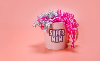 Caneca Super Mãe com Decorações Festivas - Feliz Dia das Mães