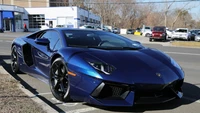 Lamborghini Aventador en un azul llamativo, mostrando su diseño elegante y poderosa presencia.