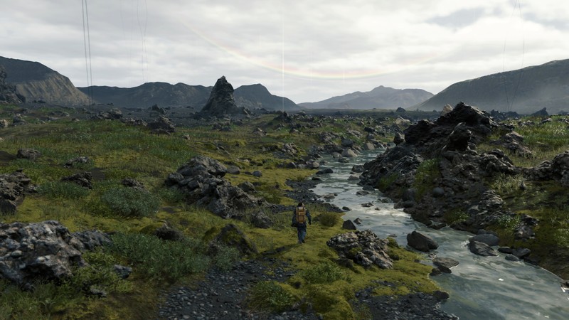 Вид ручья, протекающего через зеленую долину (death stranding, видеоигра)