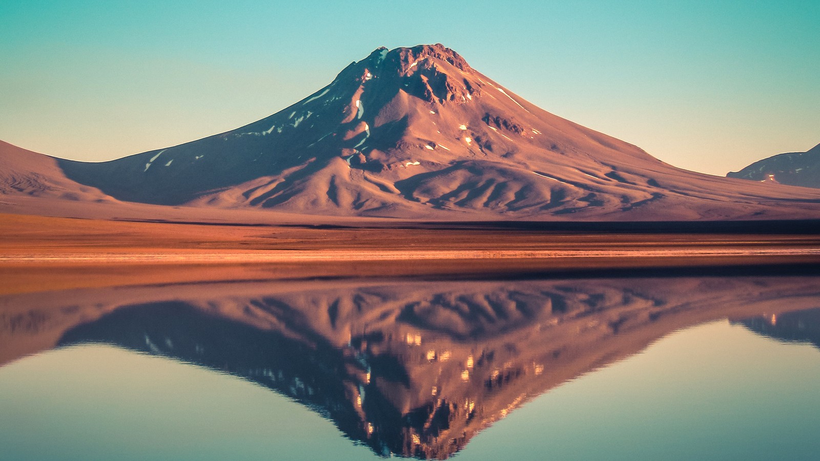 Arafed mountain reflected in a lake with a clear sky (nature, mountainous landforms, mountain, stratovolcano, natural landscape)