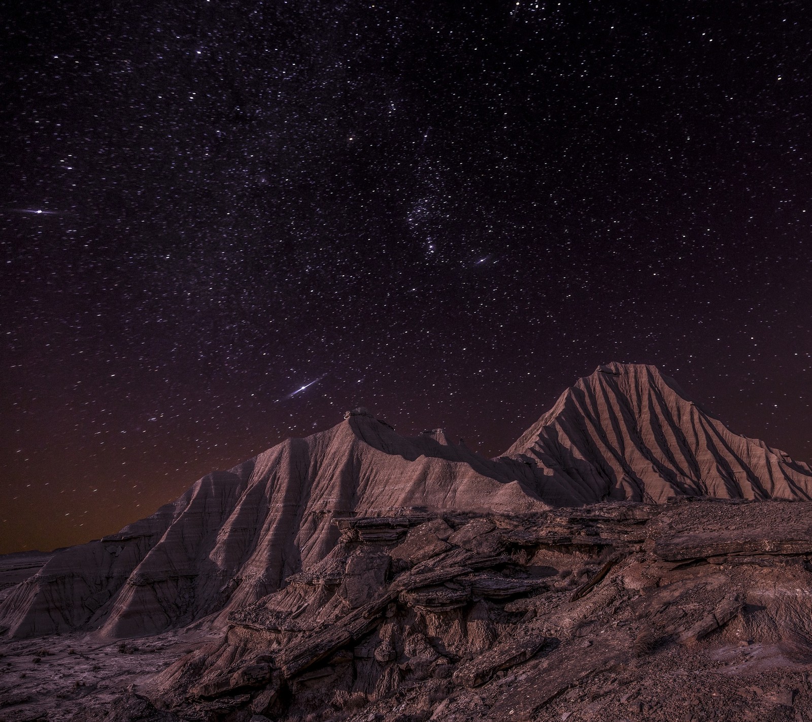 Ciel nocturne étoilé au-dessus des montagnes et des étoiles (abej, beograd, paysage, lune, étoiles)