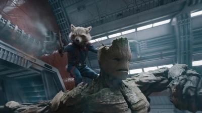 Rocket Raccoon reitet auf Groot in einer epischen Szene aus "Guardians of the Galaxy Vol. 3" (2023).