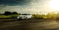 Mercedes-Benz CLS Класс: Роскошь встречает производительность на солнечной дороге.