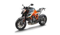 2021 KTM 1290 Super Duke RR em fundo branco - papel de parede 5K/8K