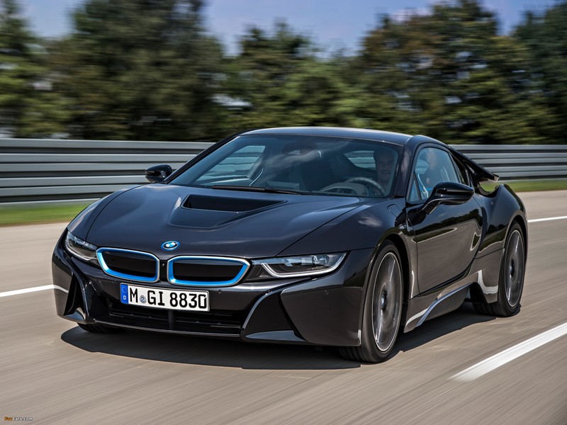 Bmw i8 купе на дороге (bmw i8 2015, 2015 bmw i8, 2019 бмв i8, спортивный автомобиль, машина)