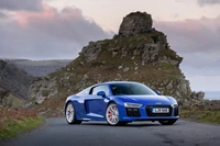 Audi R8 V10 Coupé: Ein atemberaubendes Sportauto vor einer dramatischen Landschaft