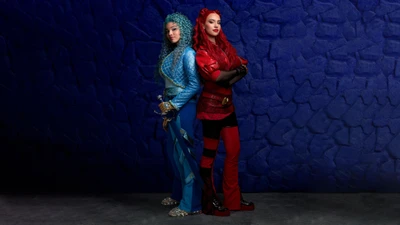 Malia Baker e Kylie Cantrall em "Descendentes: A Ascensão do Vermelho" - Pôster do filme 2024.