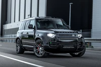 Manhart Defender DP500: 2022 Land Rover Defender in elegantem Schwarz mit individuellen Merkmalen