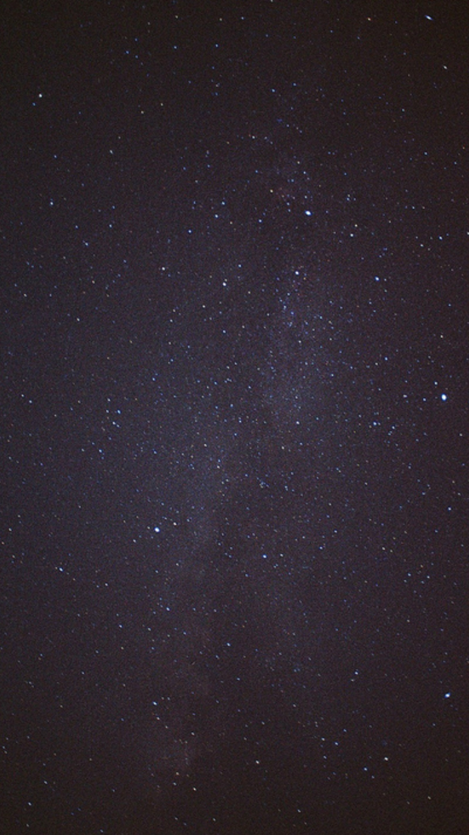 Céu estrelado com um avião voando em primeiro plano (desfruta, espaço, estrelas, infinito)