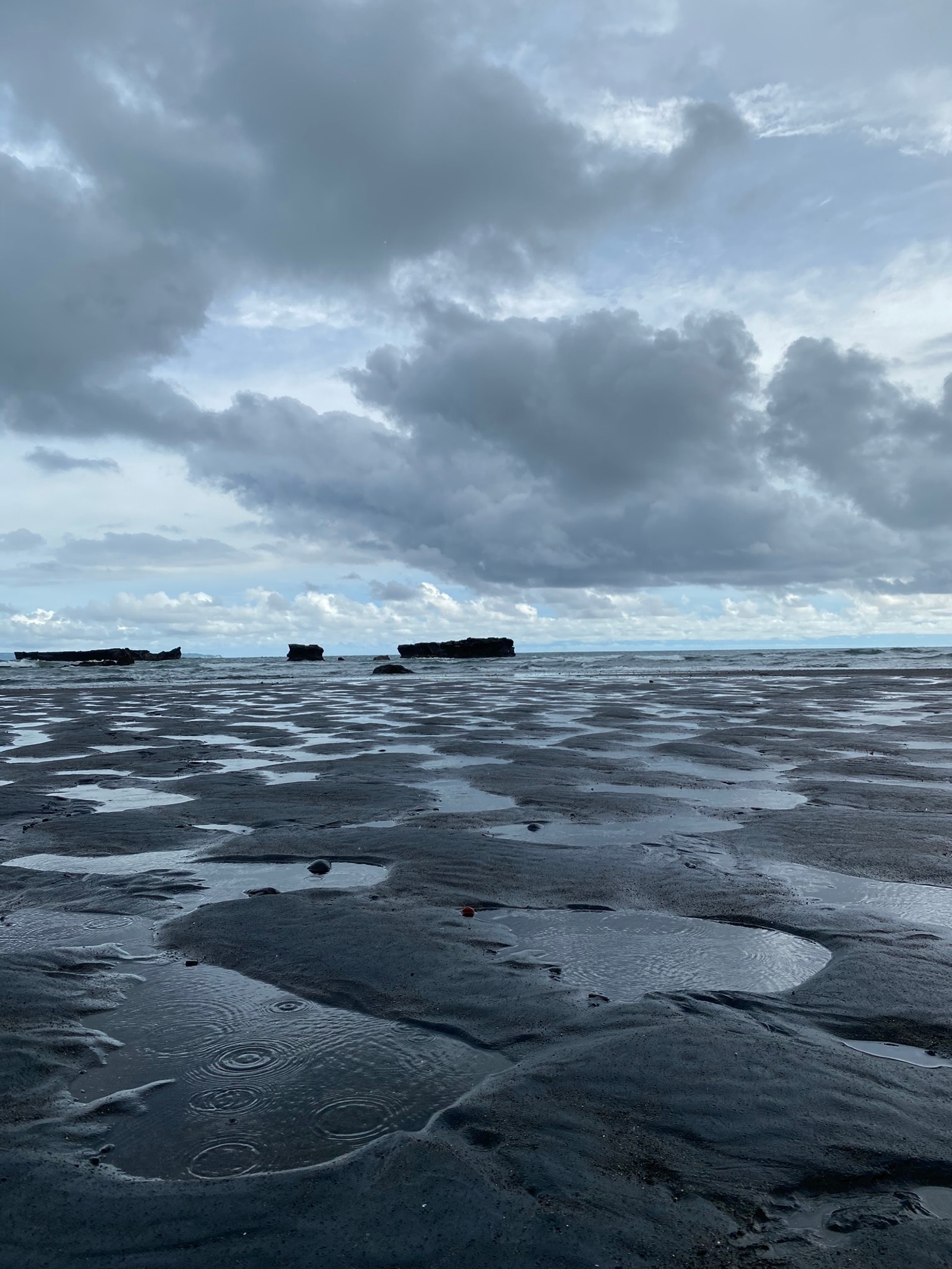 Há muitos barcos na água do oceano (indonésia, bali, mar, oceano ártico, água)