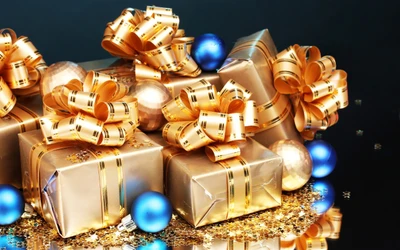 Goldene Weihnachtsgeschenke mit blauen Ornamenten und Glitzer