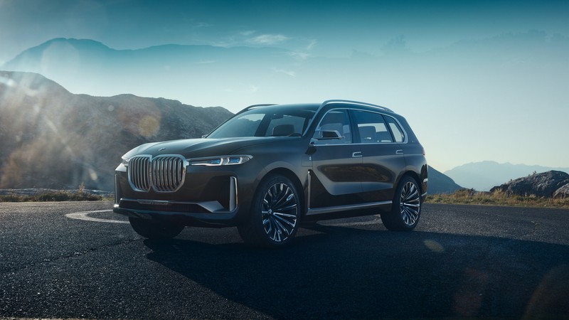 Bmw x7 внедорожник на горной дороге (bmw, международное автосалон в германии, bmw z8, машины, бмв 8 серии)