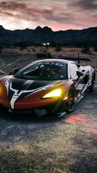 Éblouissant McLaren GT : Une hypercar rouge dans le crépuscule du désert