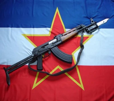 AK-47 sur fond de drapeau yougoslave