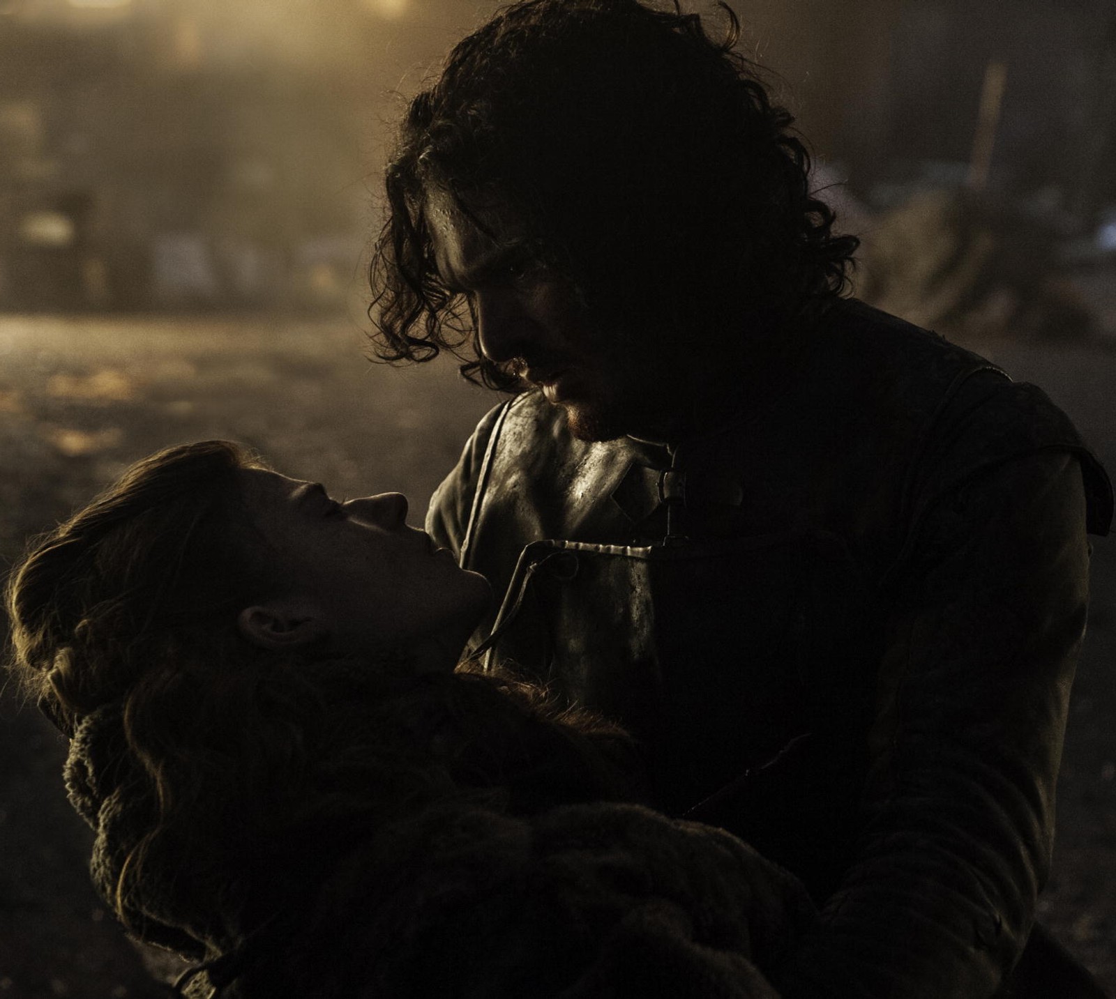 There is a man and a woman that are hugging each other (crow, game of thrones, got, john snow, wall)