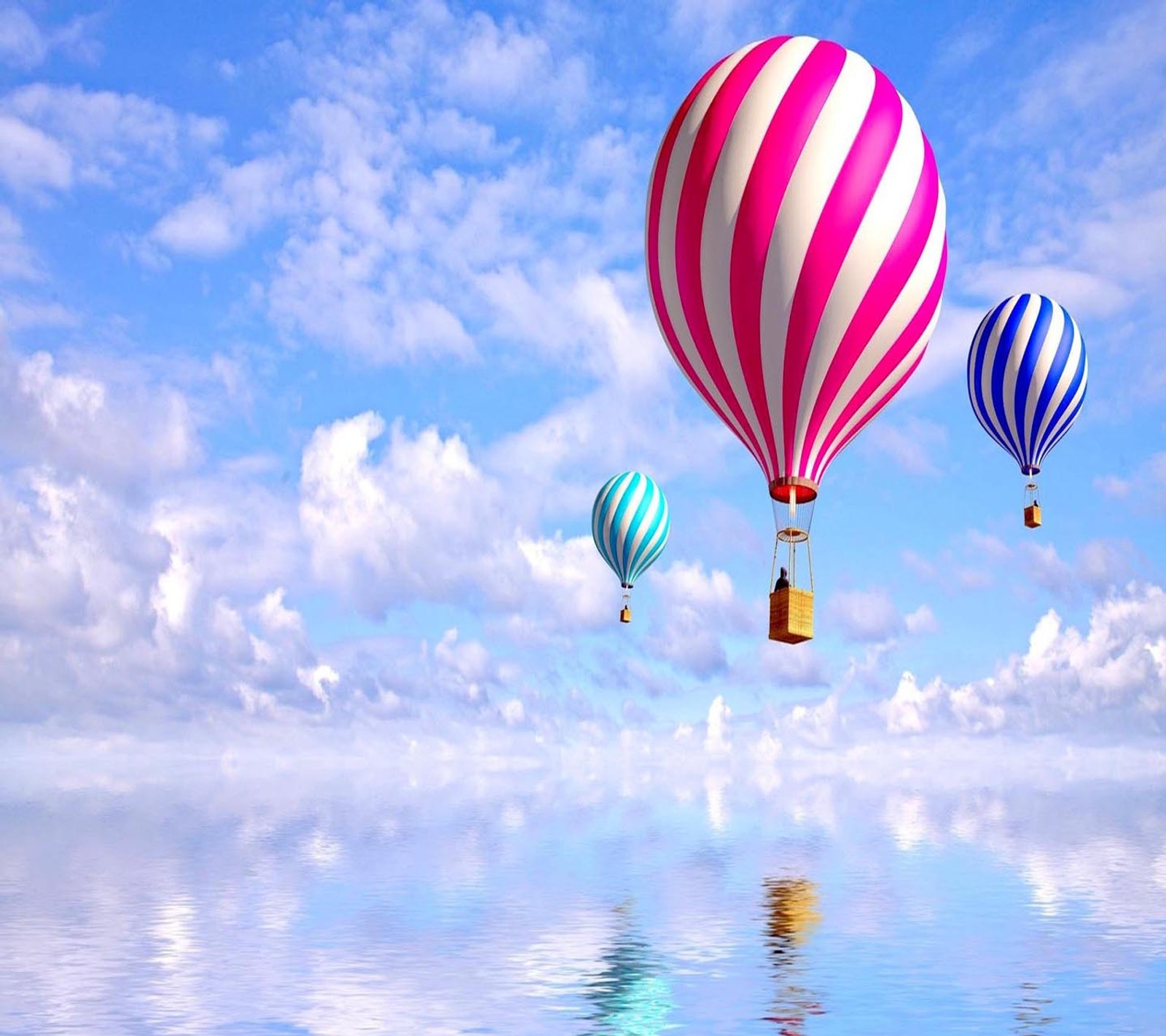 Tres globos de aire caliente flotando en el cielo sobre un cuerpo de agua (mirada, agradable)