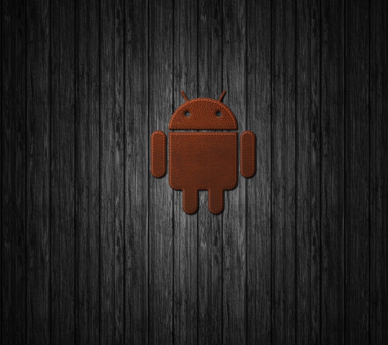 Крупный план коричневого логотипа android на деревянной поверхности (android, тёмный, кожа, логотип, дерево)