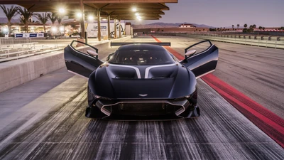 Aston Martin Vulcan: Удивительный суперкар, готовый к треку на закате.