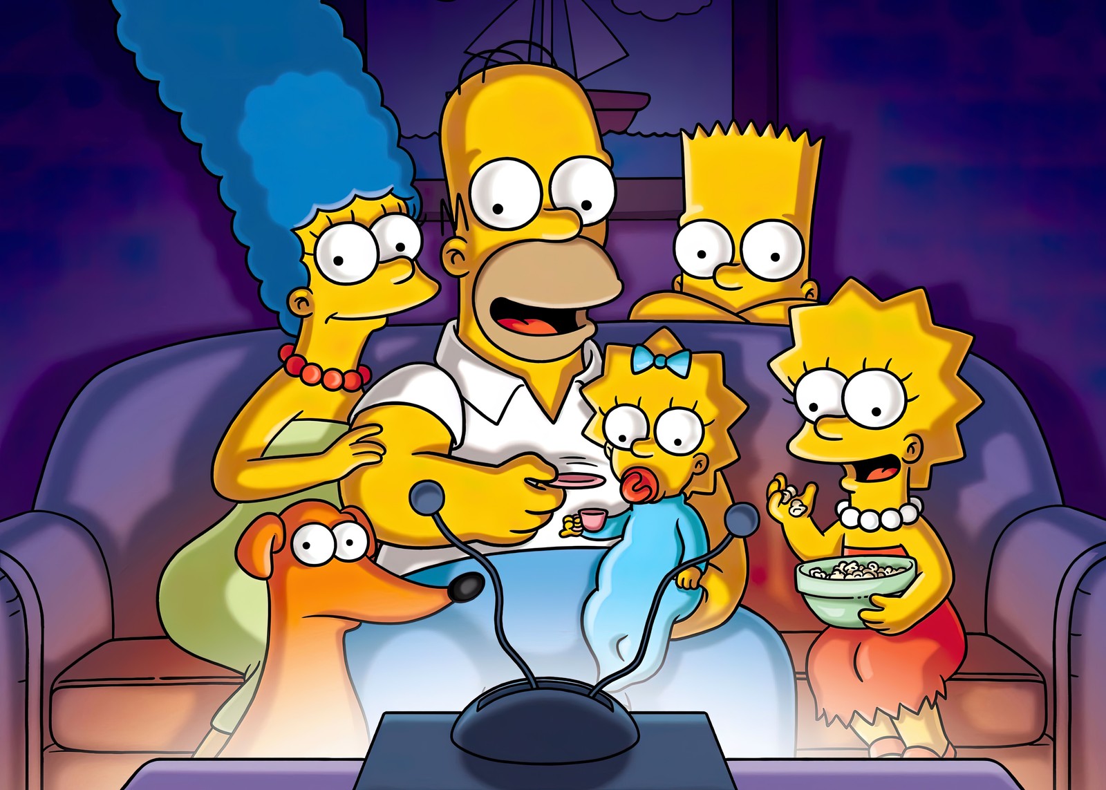 Семейка симпсонов, смотрящая телевизор в гостиной (семья симпсонов, simpson family, симпсоны, the simpsons, помощник санты)