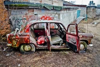 Lada vintage abandonado: um carro compacto clássico em decadência