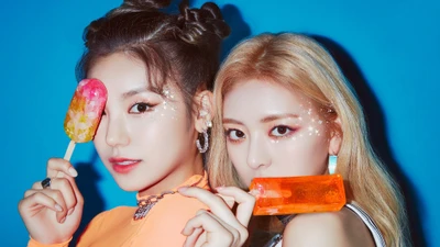 Yeji et Yuna d'ITZY profitent d'une ambiance estivale colorée